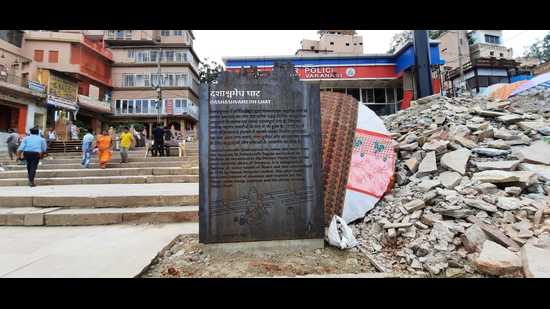 A heritage signage at Dashashwamedh Ghat (Rajesh Kumar/HT) A heritage signage at Dashashwamedh Ghat (Rajesh Kumar/HT)