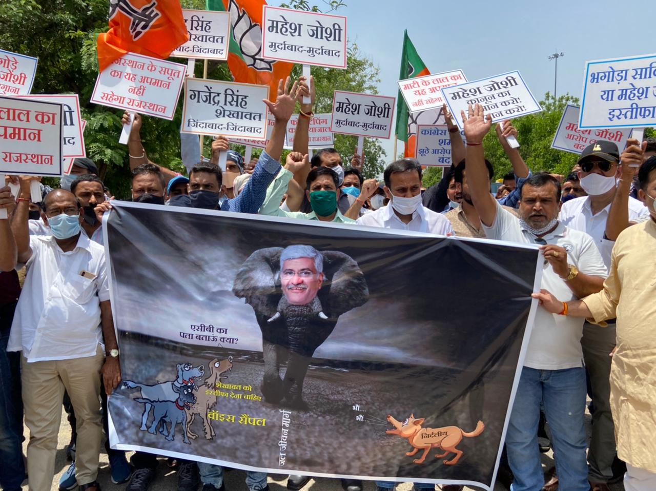 Shekhawat supporters protest near the Civil Lines railway crossing. (Sourced) Shekhawat supporters protest near the Civil Lines railway crossing. (Sourced)