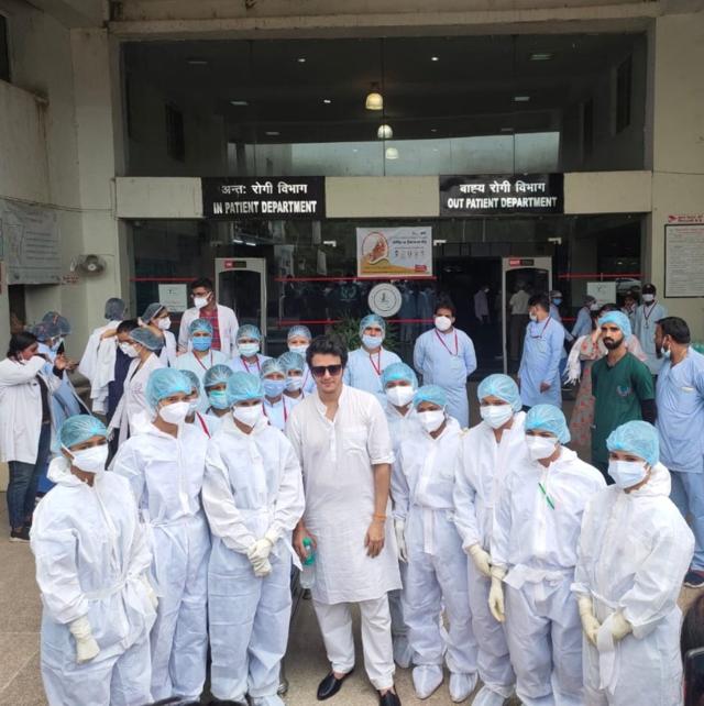 Aniruddh Dave thanked the hospital staff when he got discharged last week. Aniruddh Dave thanked the hospital staff when he got discharged last week.