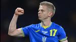 Ukraine’s Oleksandr Zinchenko celebrates after the Euro 2020 Round of 16 match against Sweden at Hampden Park in Glasgow on Tuesday. (REUTERS) Ukraine’s Oleksandr Zinchenko celebrates after the Euro 2020 Round of 16 match against Sweden at Hampden Park in Glasgow on Tuesday. (REUTERS)