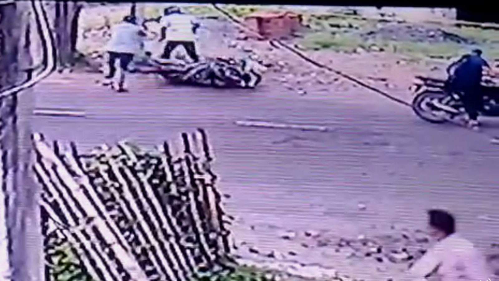 On CCTV: Property dealer shot dead by 2 men on Bihar highway. They ...