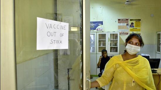 A vaccination centre which has run out of doses in Ludhiana on Wednesday. (Gurpreet Singh/HT) A vaccination centre which has run out of doses in Ludhiana on Wednesday. (Gurpreet Singh/HT)