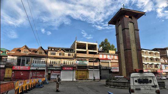 A paramilitary soldier stands guard near barricaded Lal Chowk area in Srinagar. (File photo) A paramilitary soldier stands guard near barricaded Lal Chowk area in Srinagar. (File photo)