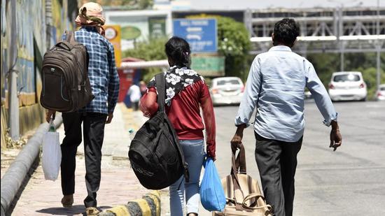 Migrant workers headed to catch a bus at Noida Sector 16A on May 25, 2021. (HT archive) Migrant workers headed to catch a bus at Noida Sector 16A on May 25, 2021. (HT archive)