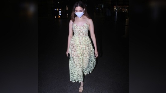 The actor was recently snapped outside the Mumbai airport in a trendy outfit, nailing the airport look. She wore a casual yet adorable summer midi dress and paired it with a sling bag and face mask to stay safe during the pandemic.(Varinder Chawla)
