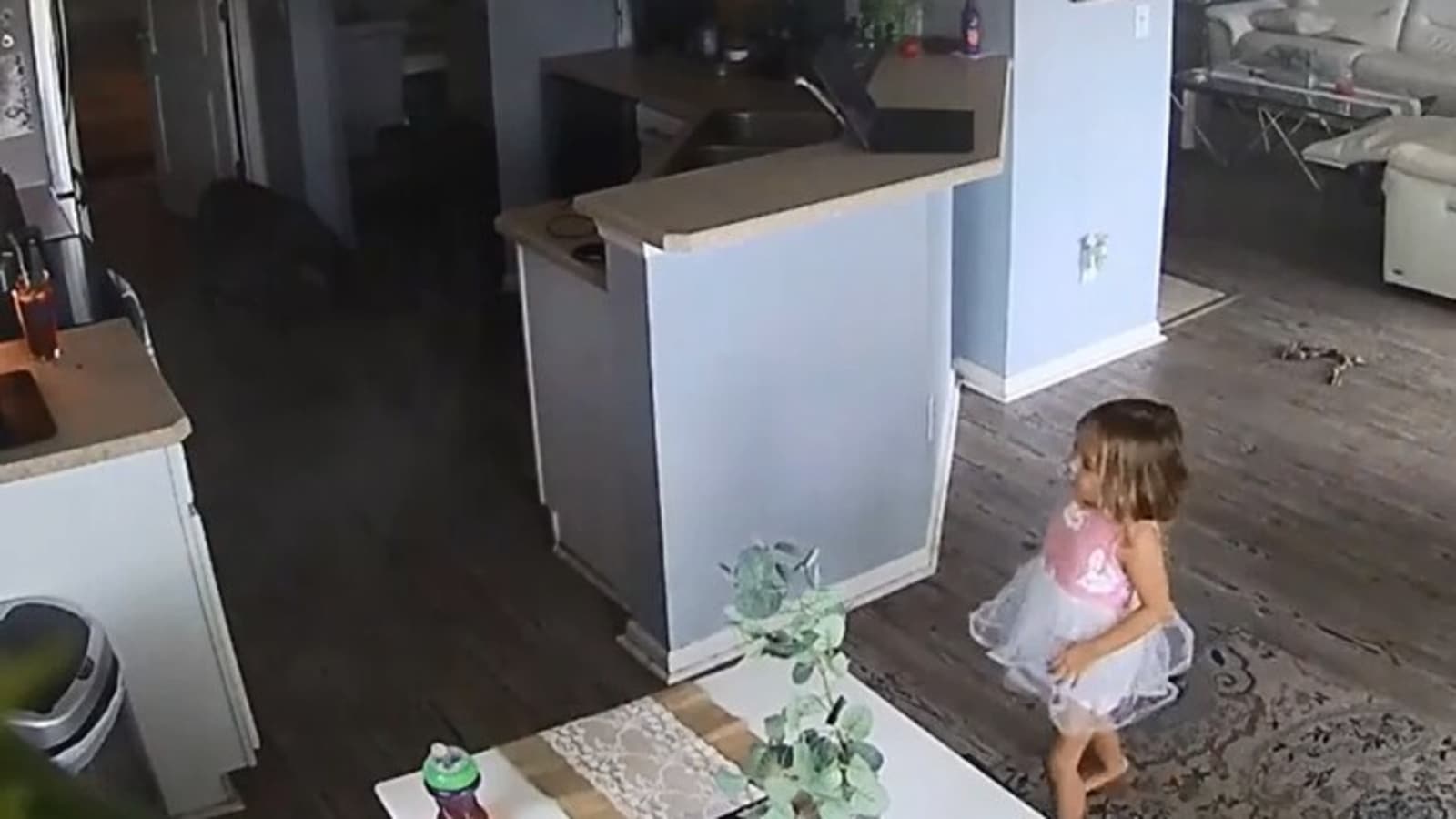 Fouryearold alerts father after spotting fire, saves house from