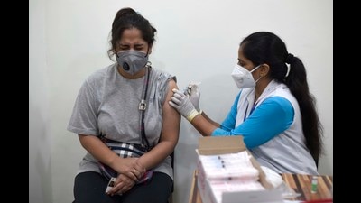 A target of 250 was set for Huda City Centre session site, but 333 were inoculated. (Parveen Kumar/HT Photo) A target of 250 was set for Huda City Centre session site, but 333 were inoculated. (Parveen Kumar/HT Photo)