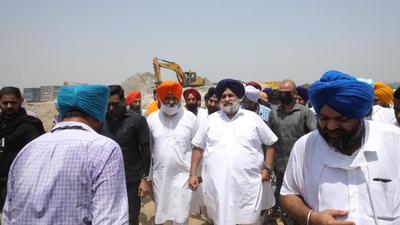 Shiromani Akali Dal (SAD) chief Sukhbir Singh Badal talking to officials at a mining site along the Beas River in Amritsar on Wednesday. (HT Photo)