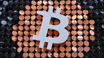 As SoftBank increased its capital, the sentiment of cryptocurrency investors deteriorated due to regulatory crackdowns in China, the UK and Japan, leading to an outflow of cryptocurrency mutual funds and products in recent weeks. (AFP) As SoftBank increased its capital, the sentiment of cryptocurrency investors deteriorated due to regulatory crackdowns in China, the UK and Japan, leading to an outflow of cryptocurrency mutual funds and products in recent weeks. (AFP)