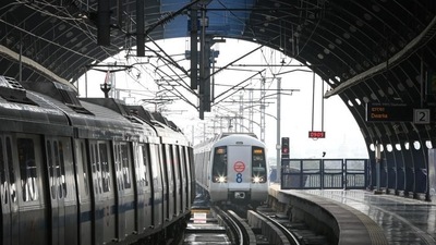 The Delhi Metro were also affected in Yellow Line owing to a technical issue for which services were suspended temporarily between Huda City Centre and Sultanpur. (Sanchit Khanna/HT Photo) The Delhi Metro were also affected in Yellow Line owing to a technical issue for which services were suspended temporarily between Huda City Centre and Sultanpur. (Sanchit Khanna/HT Photo)