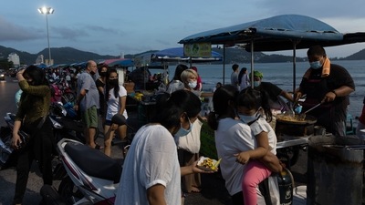Travellers from China, Singapore and Hong Kong are still required to quarantine when they return home, making travel an unattractive proposition. (Luke Duggleby/Bloomberg) Travellers from China, Singapore and Hong Kong are still required to quarantine when they return home, making travel an unattractive proposition. (Luke Duggleby/Bloomberg)