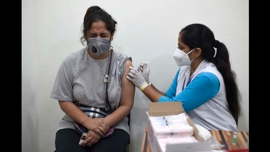 A target of 250 was set for Huda City Centre session site, but 333 were inoculated. (Parveen Kumar/HT Photo)