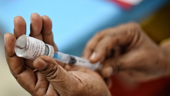 On Wednesday, the Calcutta high court directed the state government to file a report before it by Friday on the progress of probe into the case of fake vaccination camps.( Sanchit Khanna/Ht file photo) On Wednesday, the Calcutta high court directed the state government to file a report before it by Friday on the progress of probe into the case of fake vaccination camps.( Sanchit Khanna/Ht file photo)