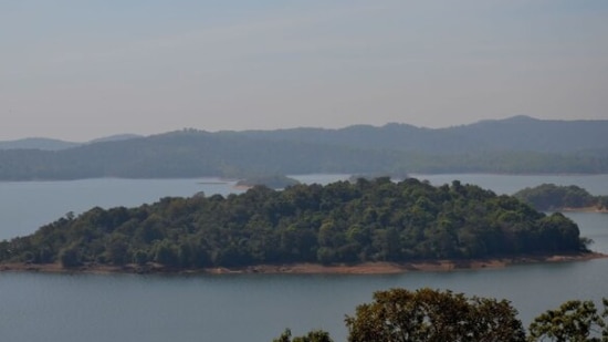 Honnemaradu: This is a tiny hamlet situated on the backwaters of River Sharavathi in India. The small island in the middle of the Linganamakki Reservoir attracts campers. (Instagram/@karnatakaworld)
