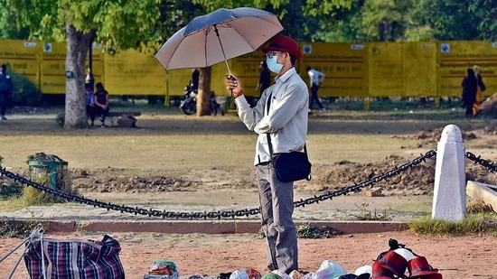 Both 2006 and 2012 saw the same kind of heatwaves the Capital is currently experiencing.(HT Photo) Both 2006 and 2012 saw the same kind of heatwaves the Capital is currently experiencing.(HT Photo)
