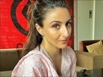 Soha Ali Khan's supreme beauty in pink muslin kurta set leaves us starry-eyed