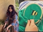 Twinkle Khanna embroidered a bee on her shirt. Twinkle Khanna embroidered a bee on her shirt.