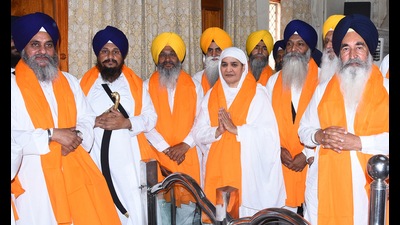Akal Takht acting jathedar Giani Harpreet Singh along with SGPC president Jagir Kaur and others in Amritsar.
