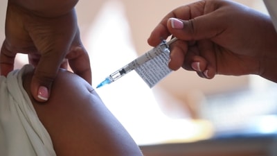 Johnson and Johnson recently announced that their vaccine generates a strong and persistent response activity against the new Delta coronavirus variant. REUTERS/Mike Hutchings (REUTERS)