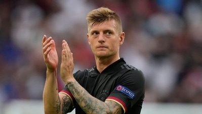 Germany's Toni Kroos applauds fans. File (Pool via REUTERS)
