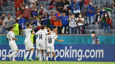 Soccer Football - Euro 2020 - Quarter Final - Belgium v Italy - Football Arena Munich, Munich, Germany - July 2, 2021 Italy's Leonardo Bonucci celebrates after scoring a goal which is later disallowed Pool via REUTERS/Andreas Gebert (Pool via REUTERS)