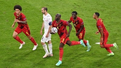 Soccer Football - Euro 2020 - Quarter Final - Belgium v Italy - Football Arena Munich, Munich, Germany - July 2, 2021 Belgium's Romelu Lukaku celebrates scoring their first goal Pool via REUTERS/Stuart Franklin (Pool via REUTERS)