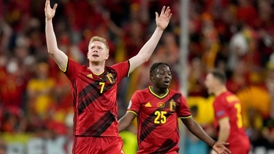 Belgium's Kevin De Bruyne, left, reacts during the Euro 2020 soccer championship quarterfinal match between Belgium and Italy at the Allianz Arena stadium in Munich, Germany, Friday, July 2, 2021. (AP Photo/Matthias Schrader, Pool) (AP) Belgium's Kevin De Bruyne, left, reacts during the Euro 2020 soccer championship quarterfinal match between Belgium and Italy at the Allianz Arena stadium in Munich, Germany, Friday, July 2, 2021. (AP Photo/Matthias Schrader, Pool) (AP)