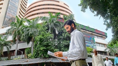 Sensex surges 166 points to settle at 52,485; Nifty closes 42 points higher at 15,722 (File photo) Sensex surges 166 points to settle at 52,485; Nifty closes 42 points higher at 15,722 (File photo)