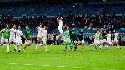 Italy players celebrate after winning the Euro 2020 soccer championship quarterfinal match between Belgium and Italy at at the Allianz Arena in Munich, Germany, Friday, July 2, 2021. (AP Photo/Philipp Guelland, Pool Photo via AP) (AP) Italy players celebrate after winning the Euro 2020 soccer championship quarterfinal match between Belgium and Italy at at the Allianz Arena in Munich, Germany, Friday, July 2, 2021. (AP Photo/Philipp Guelland, Pool Photo via AP) (AP)