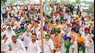 Farmers raise slogans during their protest against the state government over long power cuts in Jalandhar on Friday, (PTI)