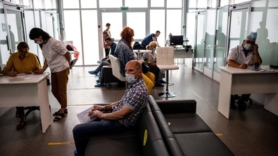 People wait to get a coronavirus, Covid-19, vaccine at a vaccination center in Sokolniki Park in Moscow. (AFP) People wait to get a coronavirus, Covid-19, vaccine at a vaccination center in Sokolniki Park in Moscow. (AFP)