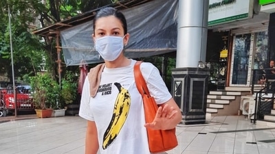 Gauahar Khan reminded the paparazzi of the raging Covid-19 pandemic, on being asked to take off her mask and pose. (Varinder Chawla) Gauahar Khan reminded the paparazzi of the raging Covid-19 pandemic, on being asked to take off her mask and pose. (Varinder Chawla)