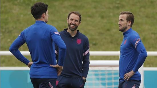 England manager Gareth Southgate with Harry Maguire and Harry Kane during training REUTERS/Lee Smith (REUTERS)