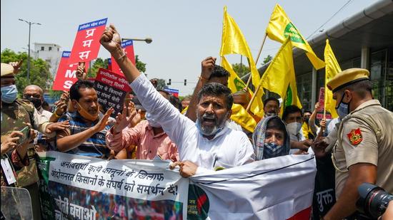 Farmers’ supporters protest against the three farm laws outside Raj Niwas on completion of seven months of farmers’ agitation in New Delhi on June 26. (ANI)