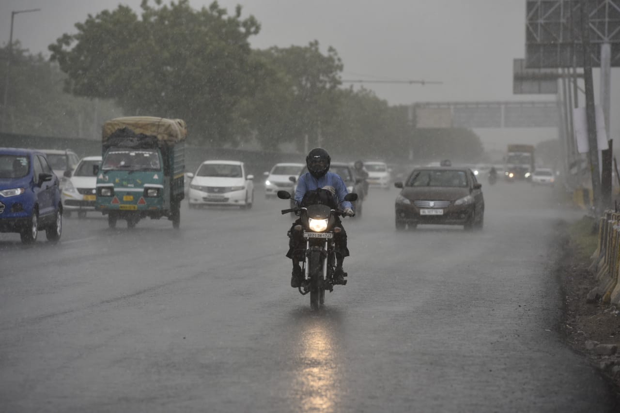 New Delhi experiences rainfall. (Sanjeev Verma/HT Photo) New Delhi experiences rainfall. (Sanjeev Verma/HT Photo)