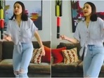 Anushka Sharma's crop shirt in video with Virat won't burn a hole in your pocket(Instagram/@anushkasharma) Anushka Sharma's crop shirt in video with Virat won't burn a hole in your pocket(Instagram/@anushkasharma)