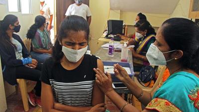 Covid-19 vaccination at PMC's vaccination center for 18 - 44 age group in Pune. (Ravindra Joshi/HT PHOTO)