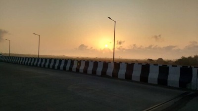 Chennai to Pondicherry: This three to four hours journey will give you a beautiful sight of the sea. You can stop at Unesco World Heritage site, Mahabalipuram to click some beautiful pictures of the beautiful beaches.  (Instagram/@vishnu_ki3)