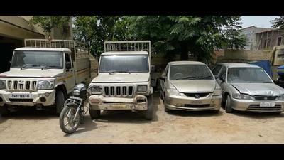 The vehicles recovered from the gang of robbers . (HT PHOTO) The vehicles recovered from the gang of robbers . (HT PHOTO)