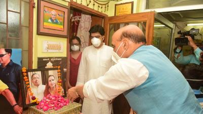 Defence minister Rajnath Singh paying tribute to Suresh Srivastava who was the BJP MLA from Lucknow (West). (SOURCED) Defence minister Rajnath Singh paying tribute to Suresh Srivastava who was the BJP MLA from Lucknow (West). (SOURCED)