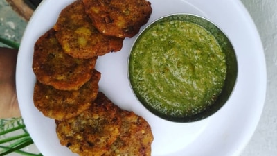 Aloo dal ki tikki: Another aloo dish to will satisfy your monsoon cravings. Enjoy this with a side of your favourite chutney and a cup of garma-garam chai. (Instagram/@foodf_ood2021)