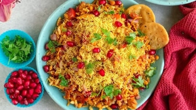 Bhelpuri: Just the name can make you droll. Try this iconic street food at home without worrying about waking up to an upset tummy the next day.  (Instagram/@365daysofeating)