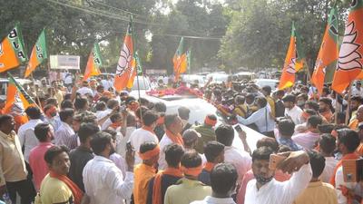 BJP supporters gather in Lucknow. (Deepak Gupta/HT) BJP supporters gather in Lucknow. (Deepak Gupta/HT)