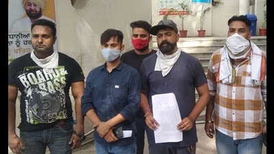 Family members of the woman who tried to commit suicide protesting outside the Ludhiana police commissioner’s office. (HT PHOTO) Family members of the woman who tried to commit suicide protesting outside the Ludhiana police commissioner’s office. (HT PHOTO)