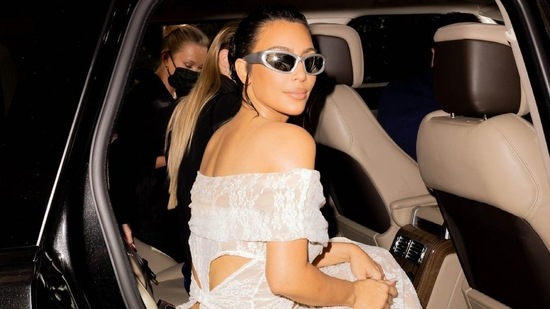 PHOTOS: Look During Kim Kardashian's Dress 6 And as if expecting people to make a fuss about her outfit, Kim explained at the end of her caption, "Don't Worry, I Followed the Dress Code and Was Fully Covered While Inside St. Peter's Basilica and Sistine Chapel".(Instagram)