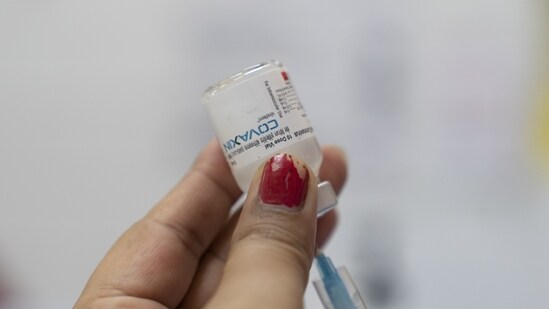 A health worker prepares a dose of the Bharat Biotech Ltd. Covaxin vaccine at a Covid-19 vaccination center set up at the Delhi Municipal Corp. Public Health Center in the Daryagunj area of New Delhi, India. (Sumit Dayal / Bloomberg)