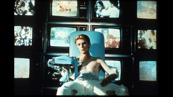 In The Man Who Fell to Earth (1976), David Bowie plays a humanoid battling addiction and depression. In The Man Who Fell to Earth (1976), David Bowie plays a humanoid battling addiction and depression.