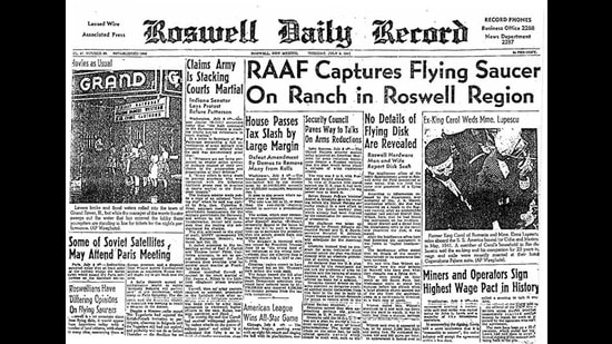 The last time the US government made a significant statement on extra-terrestrial life, it was at Roswell. On July 2, 1947, a craft crashed at a ranch near the town of Roswell in New Mexico. Six days later, the Roswell Army Air Field issued a press release stating that they recovered a “flying disc” at the site. The statement was then retracted and replaced with what remains the official version: it was a weather balloon that crashed. The last time the US government made a significant statement on extra-terrestrial life, it was at Roswell. On July 2, 1947, a craft crashed at a ranch near the town of Roswell in New Mexico. Six days later, the Roswell Army Air Field issued a press release stating that they recovered a “flying disc” at the site. The statement was then retracted and replaced with what remains the official version: it was a weather balloon that crashed.