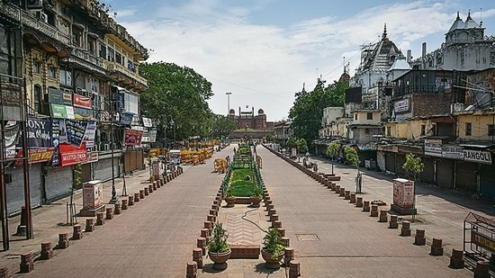 SRDC, the nodal agency constituted for the redevelopment of the heritage market, has proposed to run electric vehicles.(Sanchit Khanna/HT Photo)