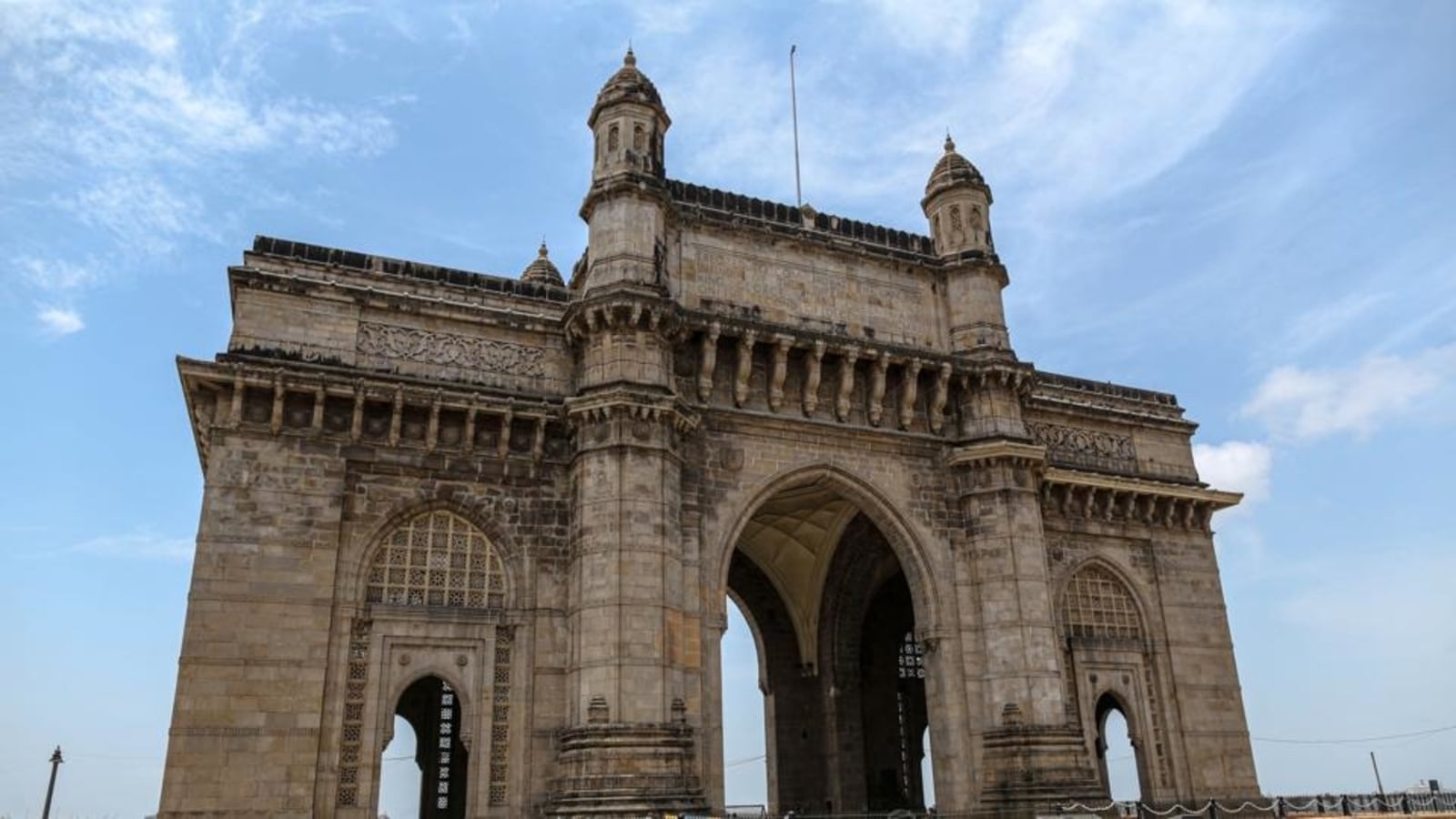 decline-in-tourists-affect-photographers-at-mumbai-s-gateway-of-india